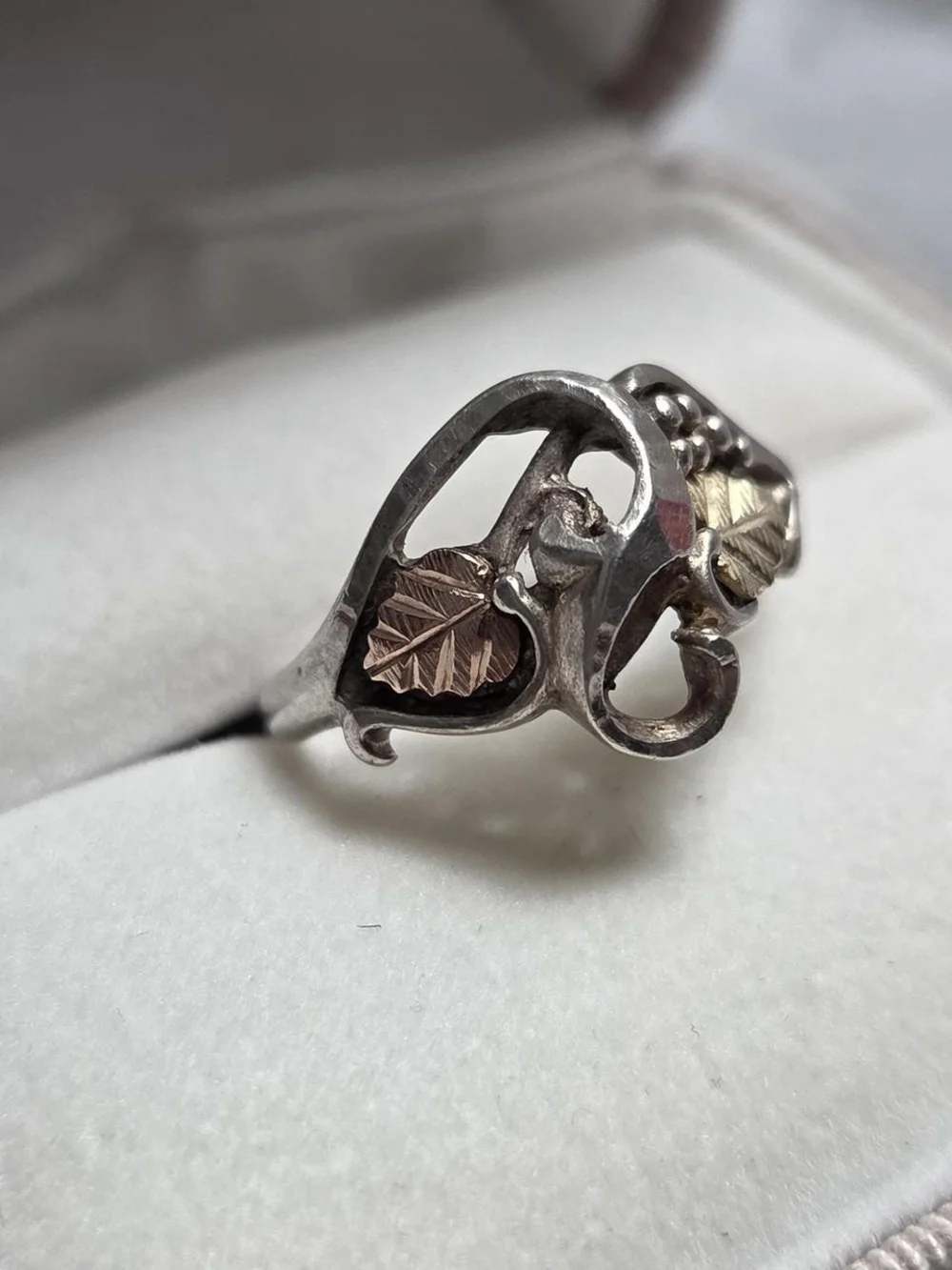 Vintage Asher Co Black Hills Gold Sterling Silver Grape Leaf Ring 12k Accents SZ